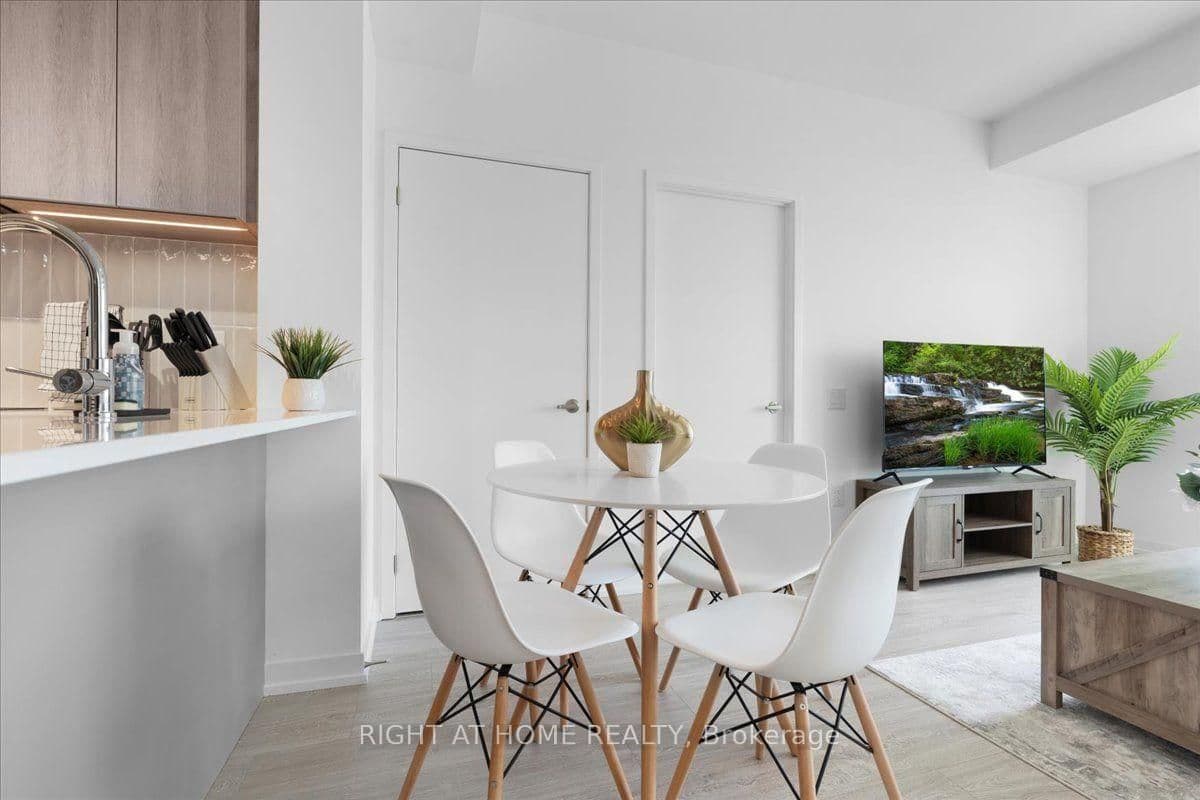 2485 Eglinton Avenue W, Unit 1401 thumbnail 17