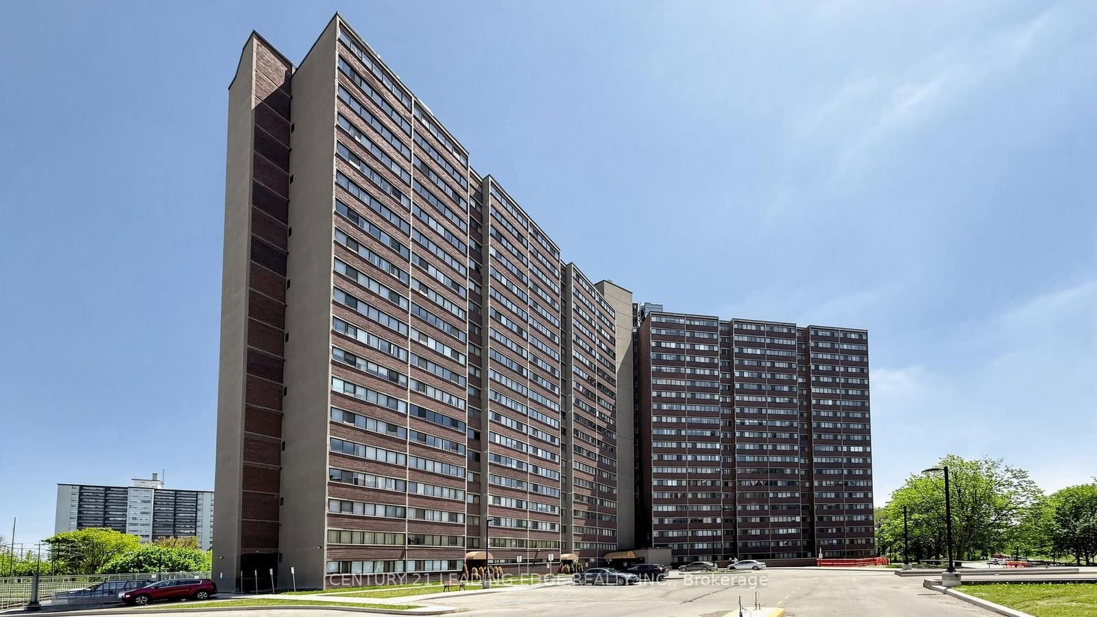 #914 - 11 Wincott Drive