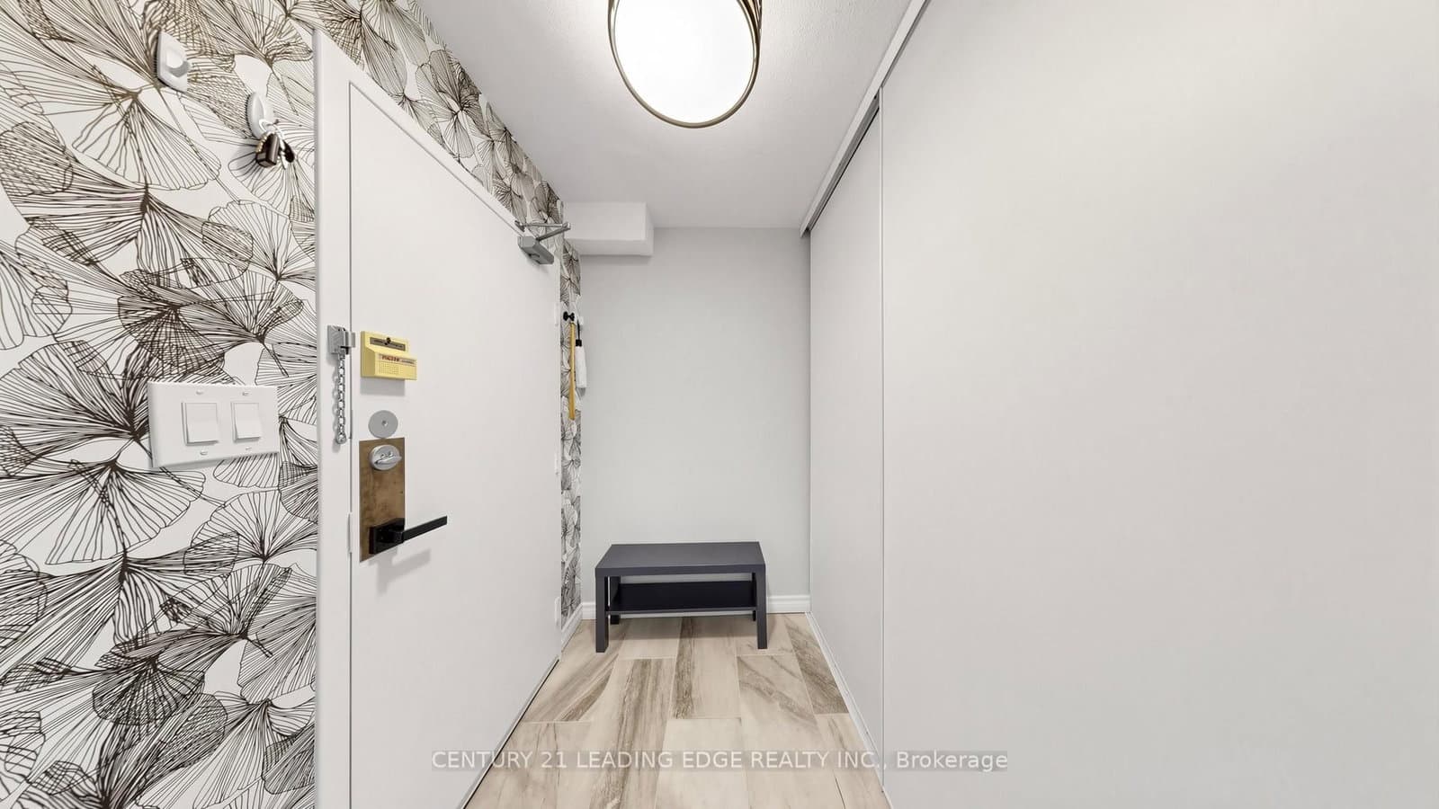11 Wincott Drive, Unit 914 thumbnail 3