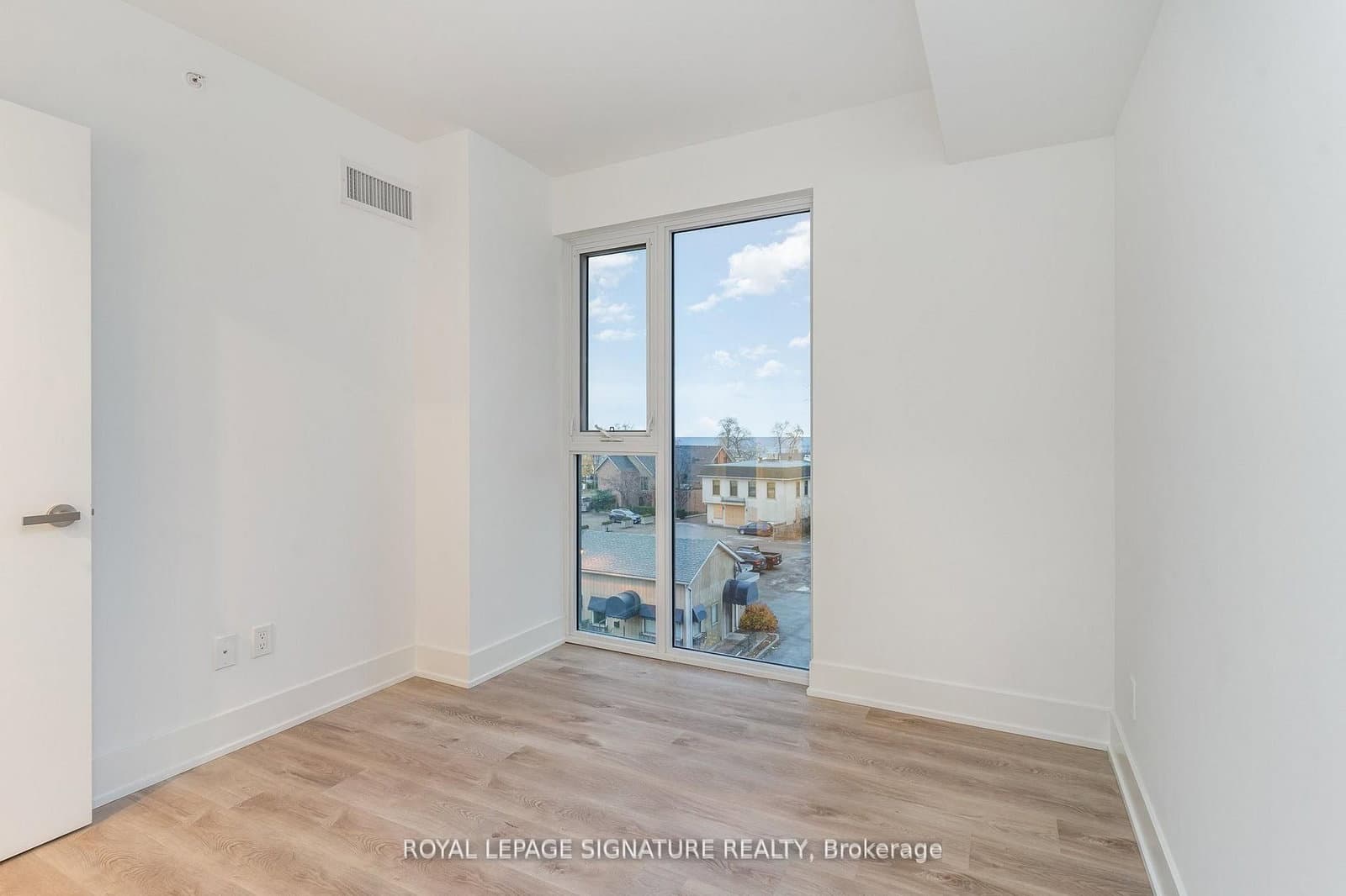 370 Martha Street, Unit 304 thumbnail 2