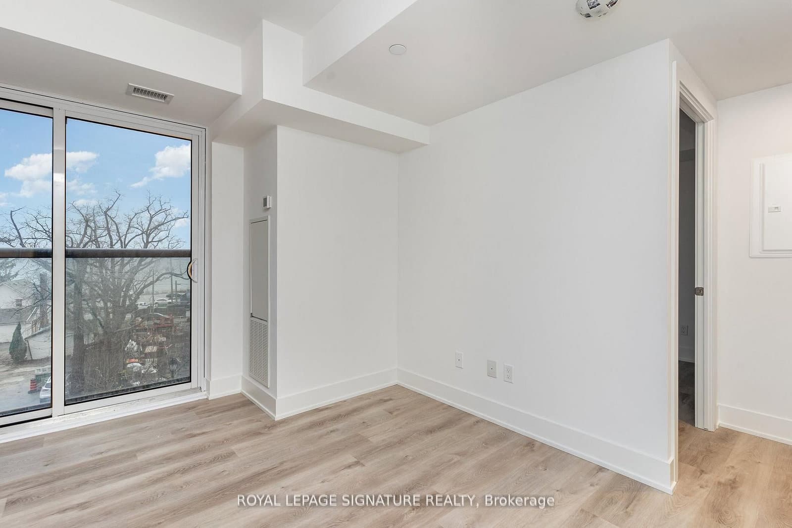 370 Martha Street, Unit 304 thumbnail 3