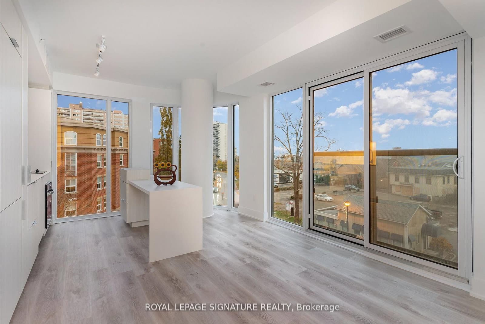 370 Martha Street, Unit 304 thumbnail 6