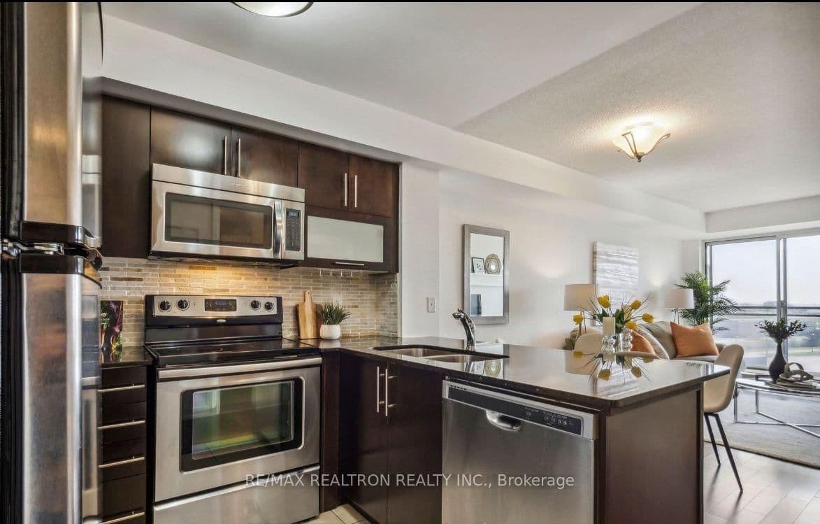 55 De Boers Drive, Unit 708 thumbnail 2