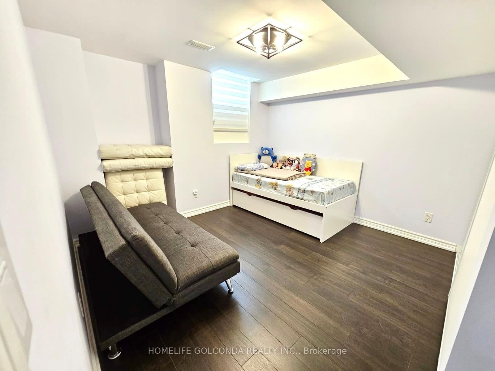 3252 Larry Crescent thumbnail 40