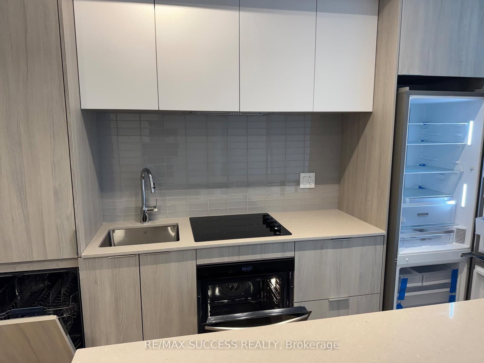 395 Square One Drive, Unit 1607 thumbnail 10
