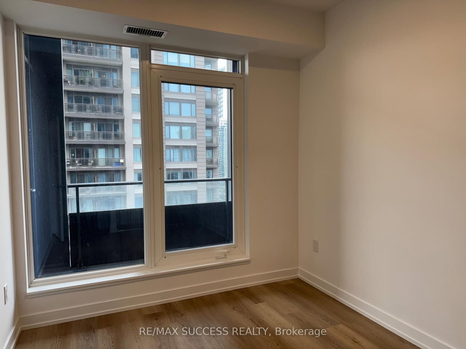 395 Square One Drive, Unit 1607 thumbnail 11