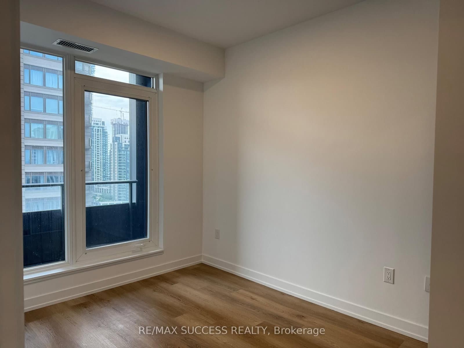 395 Square One Drive, Unit 1607 thumbnail 12