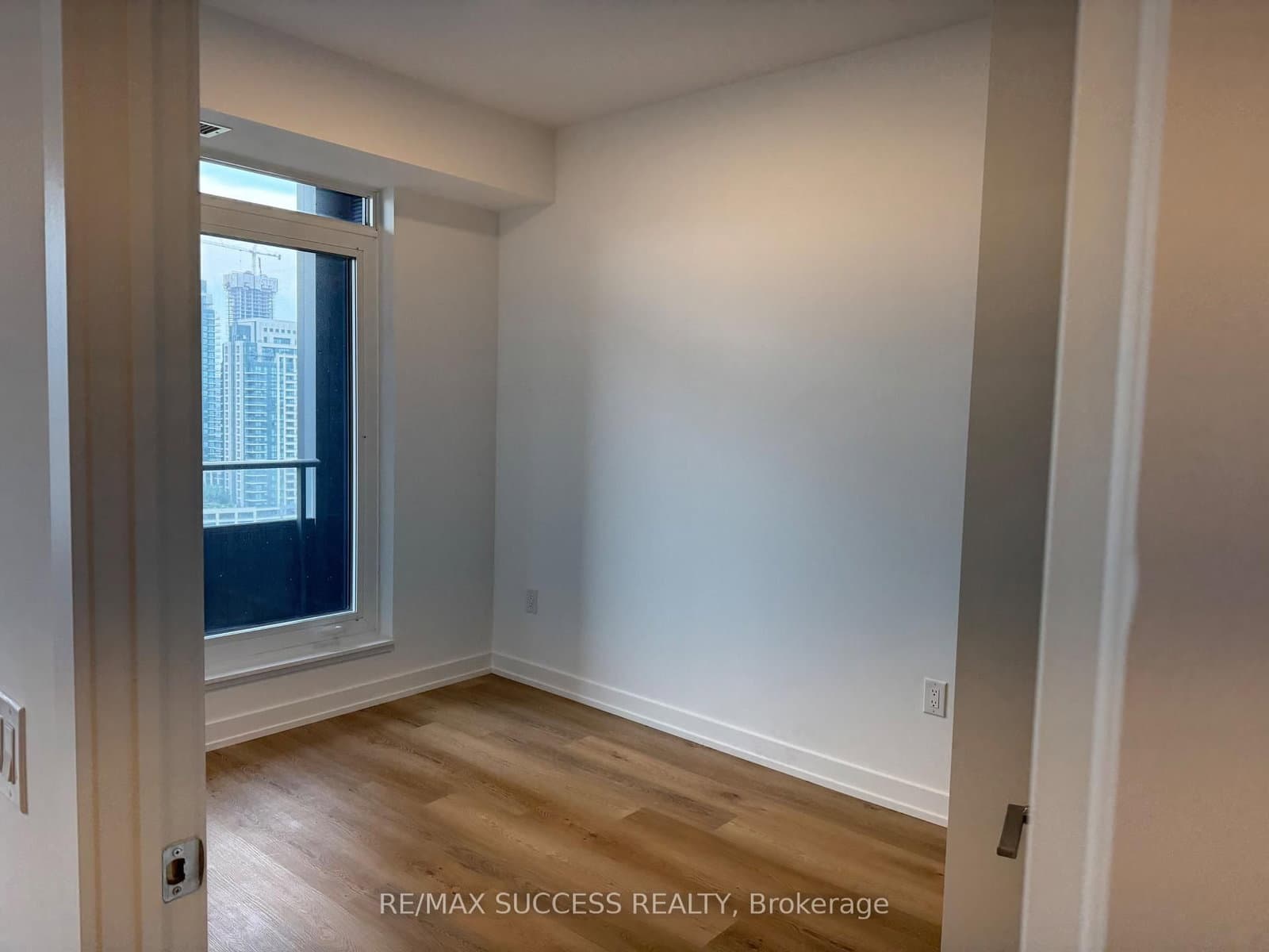 395 Square One Drive, Unit 1607 thumbnail 13