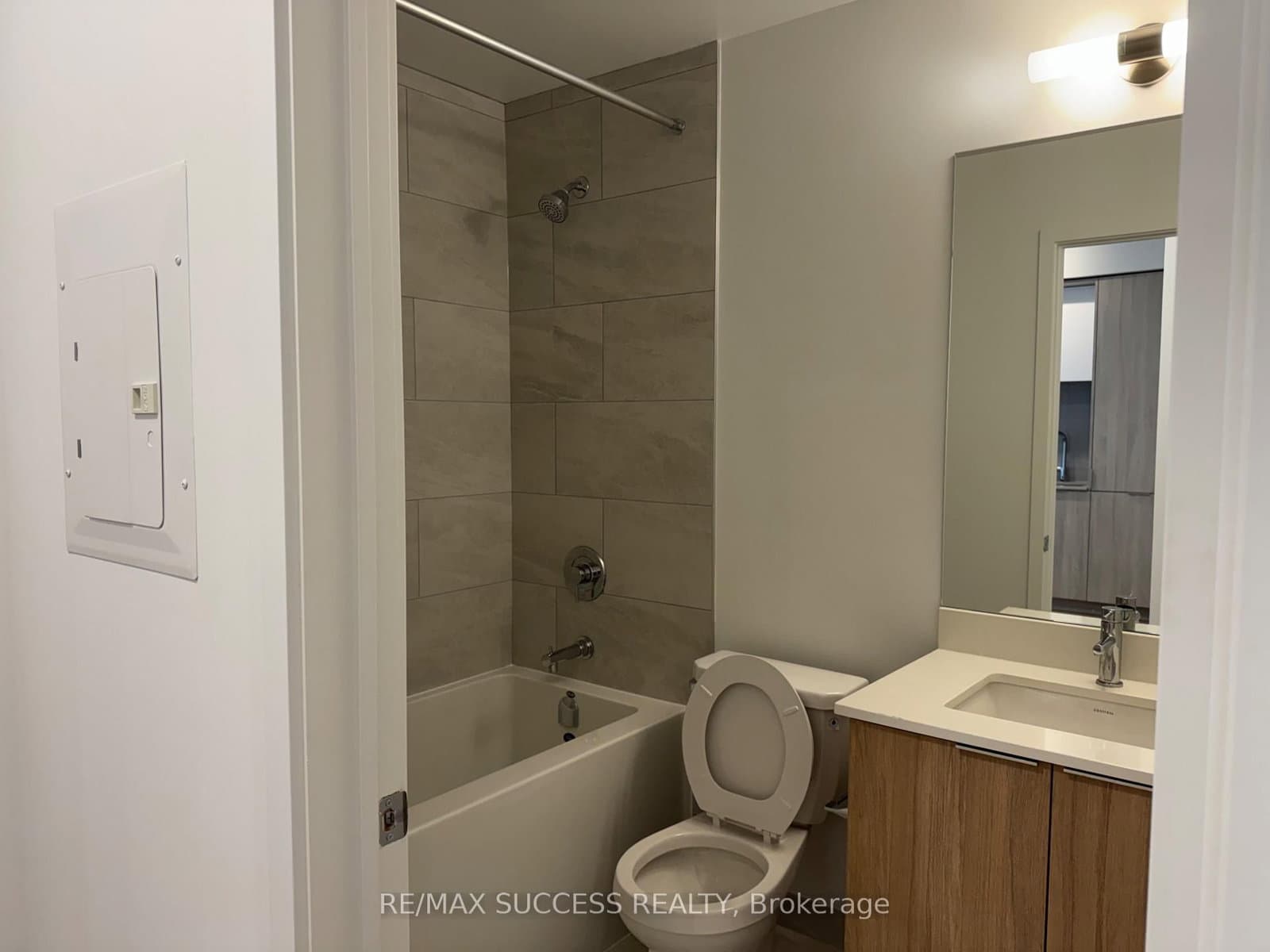 395 Square One Drive, Unit 1607 thumbnail 17
