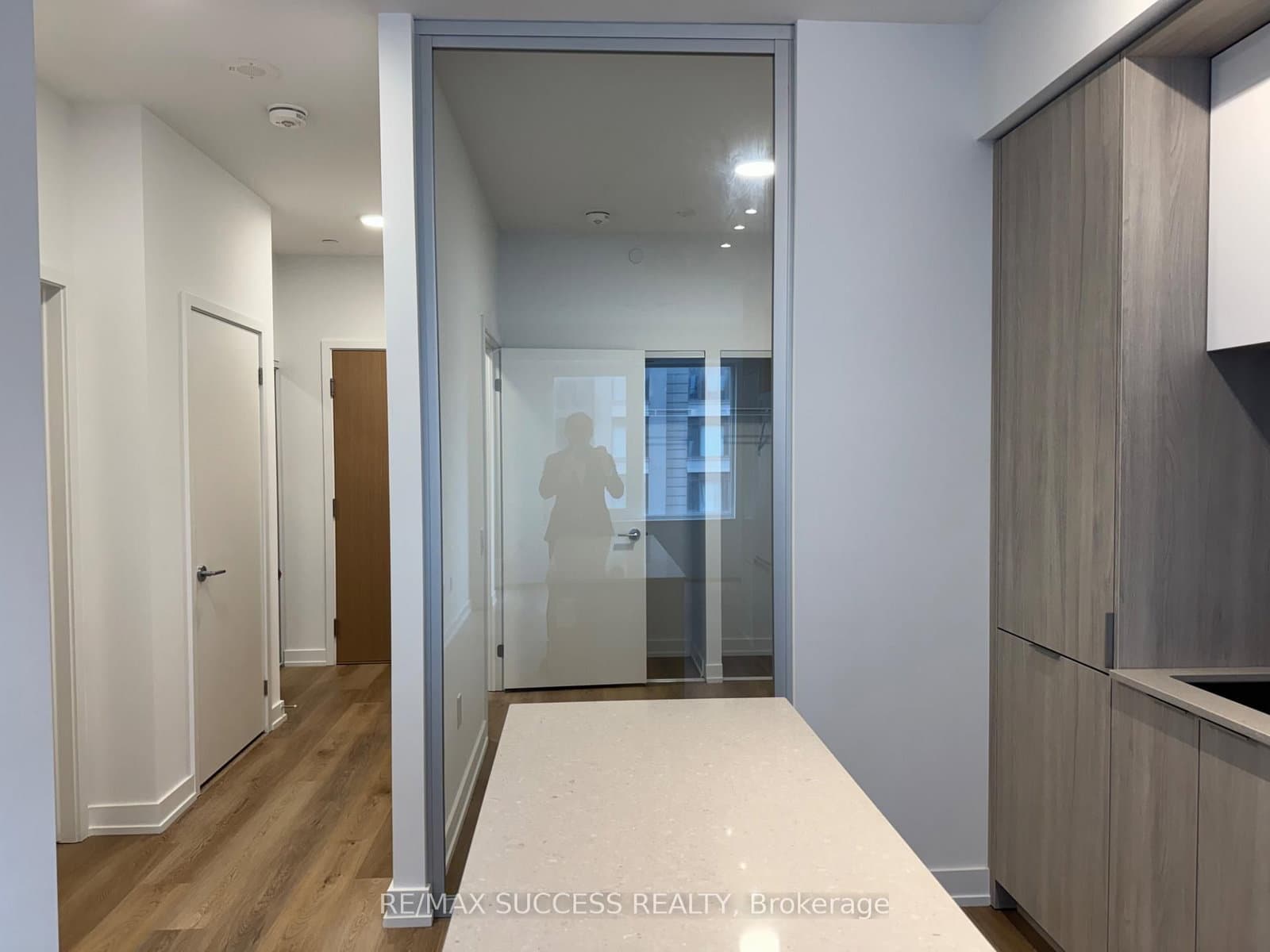 395 Square One Drive, Unit 1607 thumbnail 18