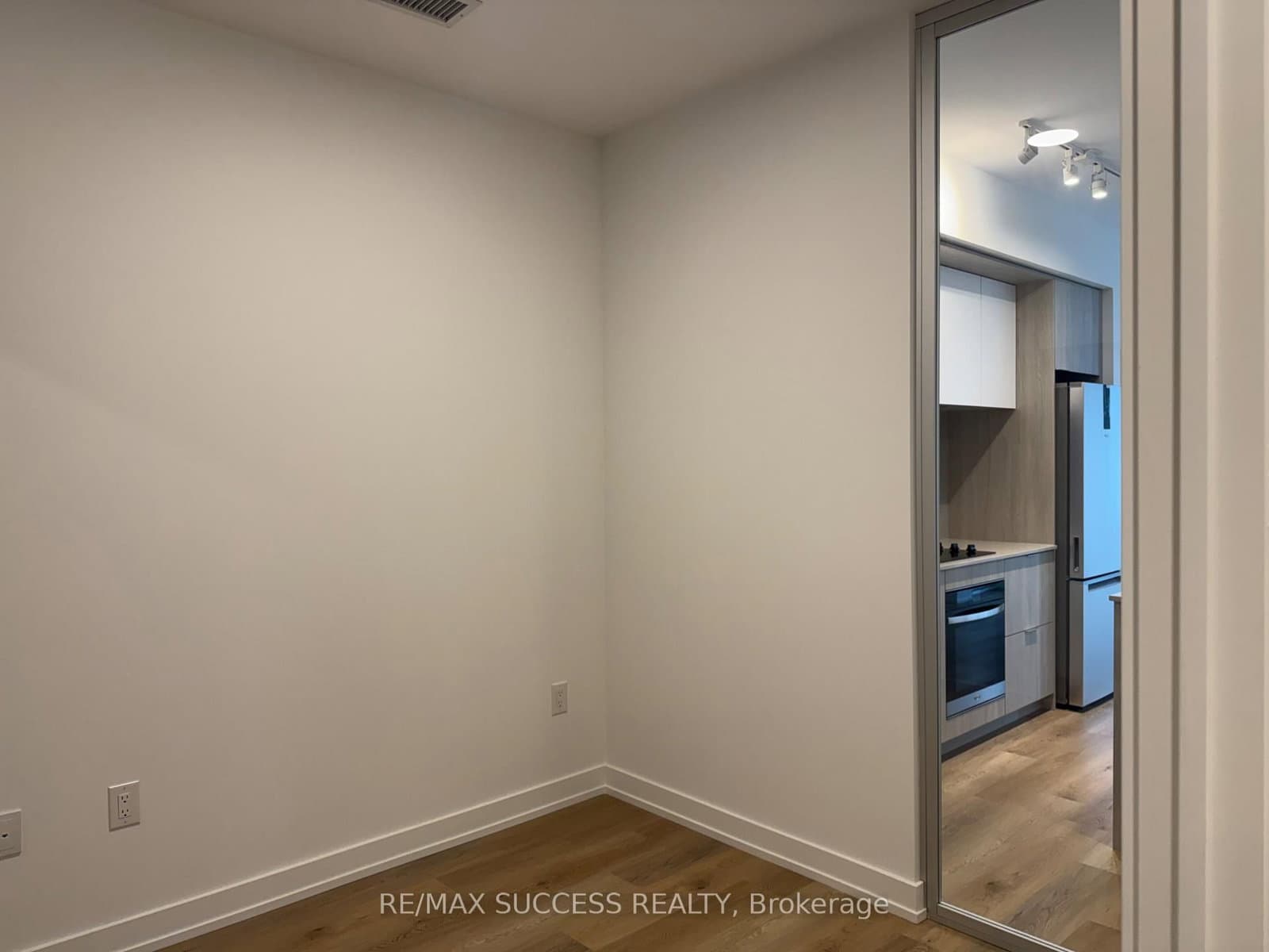 395 Square One Drive, Unit 1607 thumbnail 19