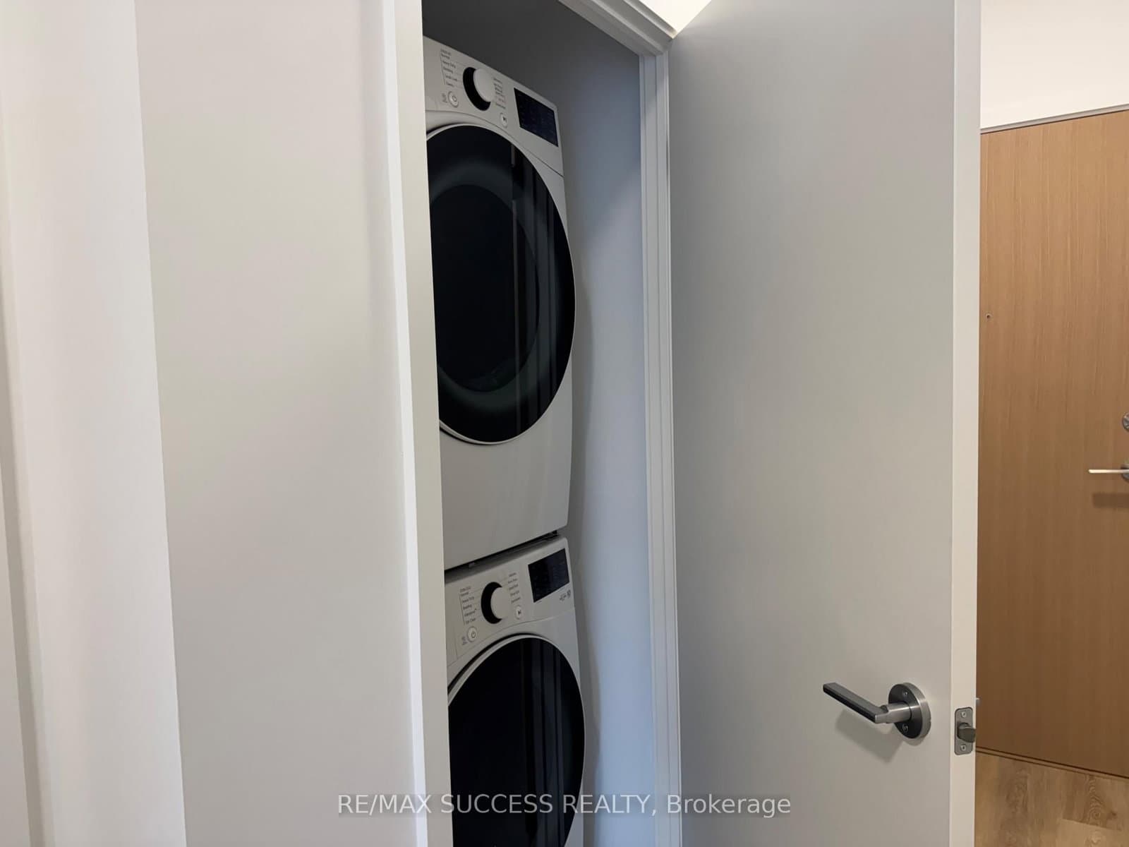 395 Square One Drive, Unit 1607 thumbnail 21