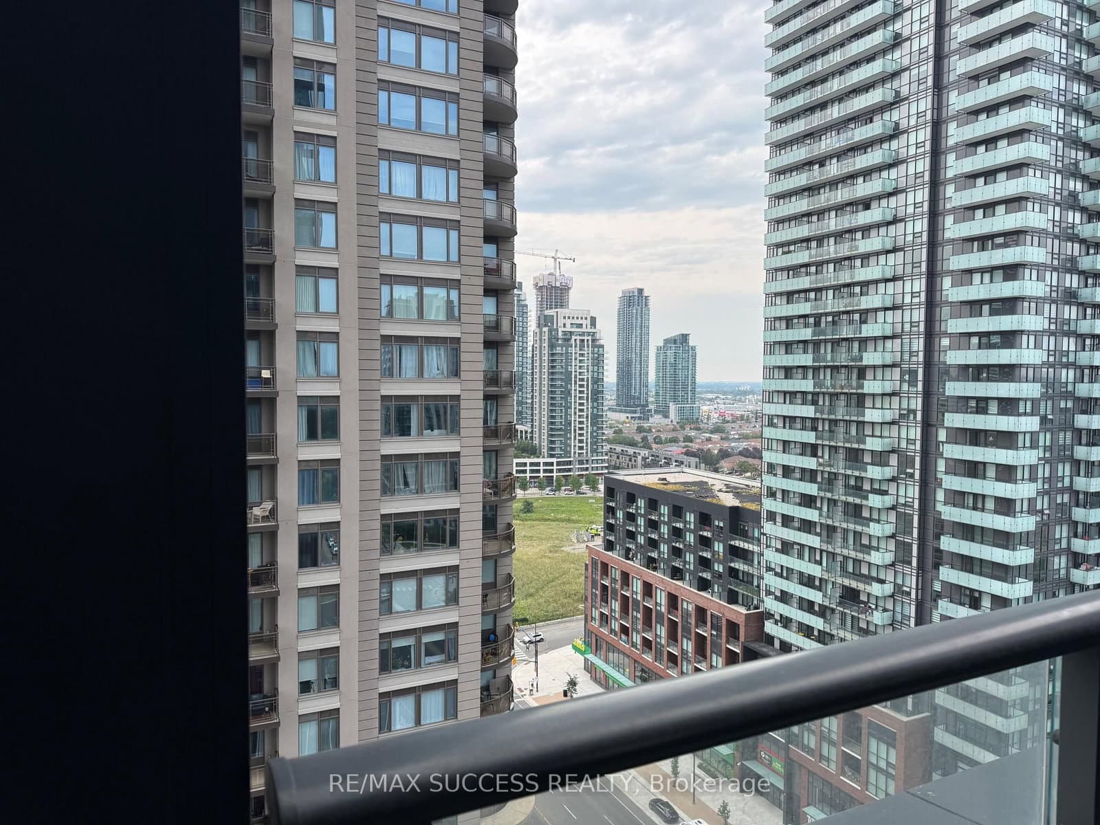 395 Square One Drive, Unit 1607 thumbnail 24