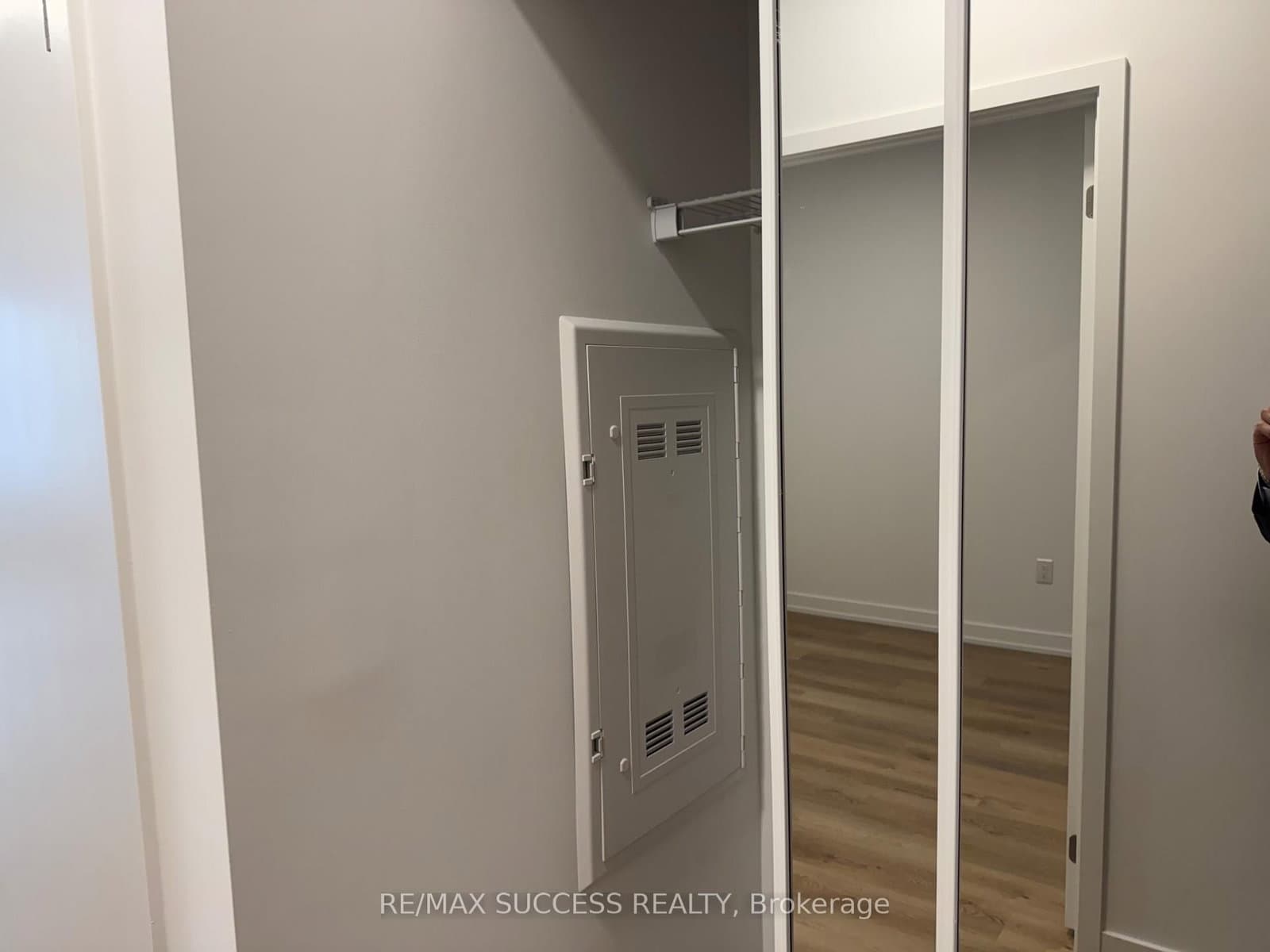 395 Square One Drive, Unit 1607 thumbnail 4