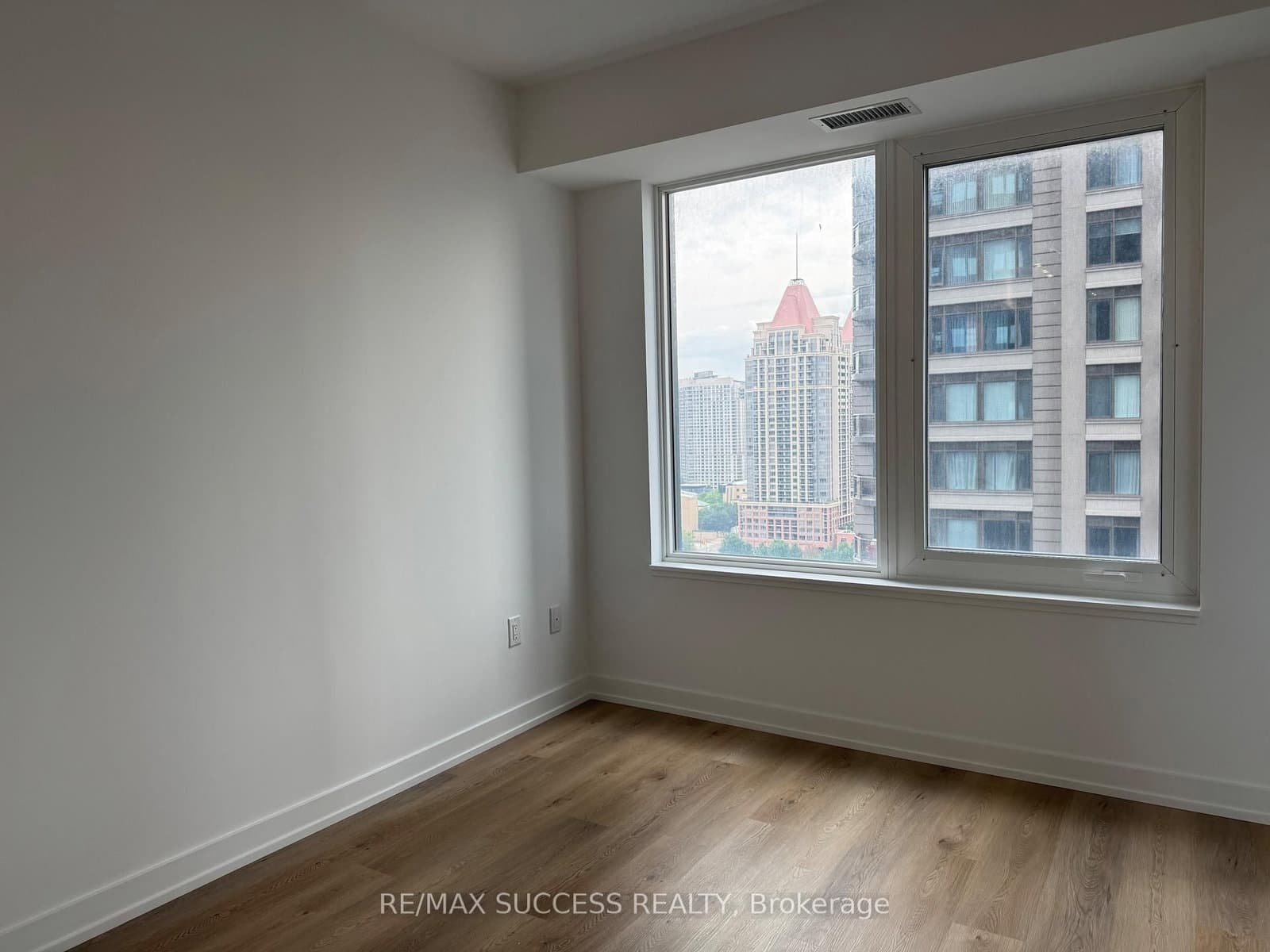 395 Square One Drive, Unit 1607 thumbnail 8