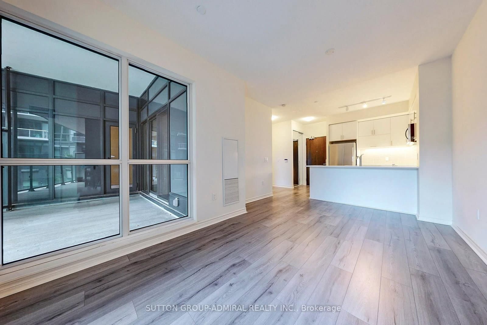 39 Annie Craig Drive, Unit 221 thumbnail 3