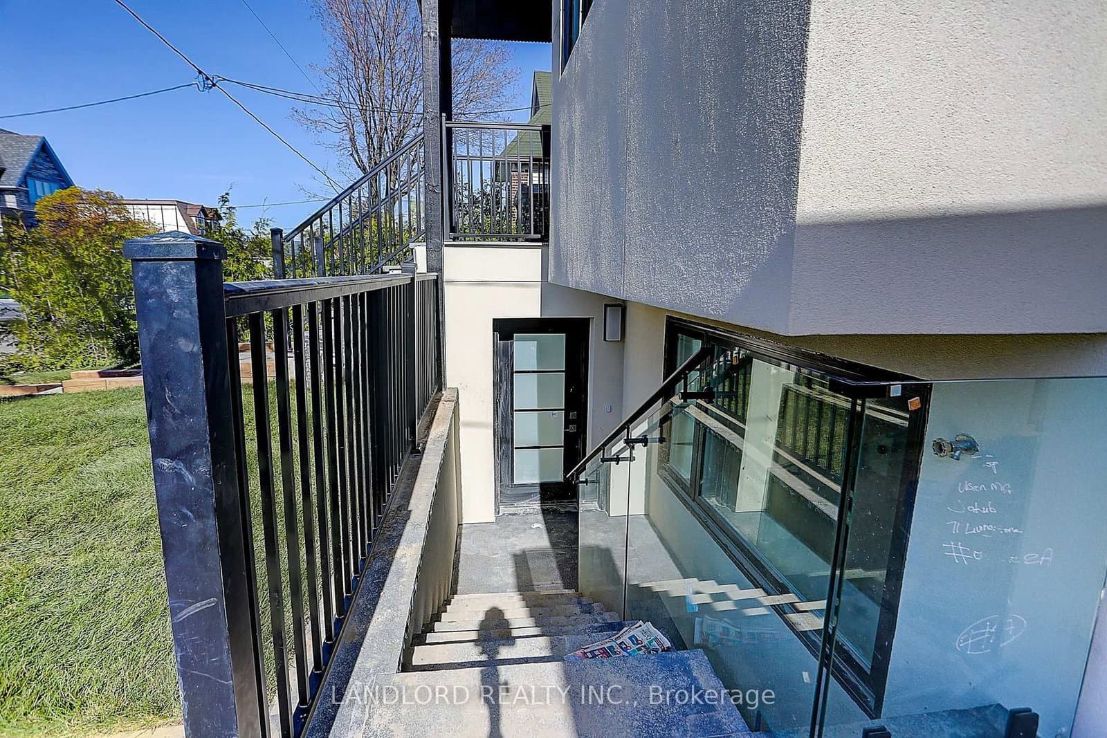 71 Livingstone Avenue, Unit Lower thumbnail 5