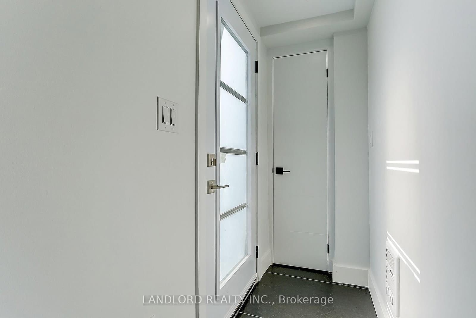 71 Livingstone Avenue, Unit Lower thumbnail 9