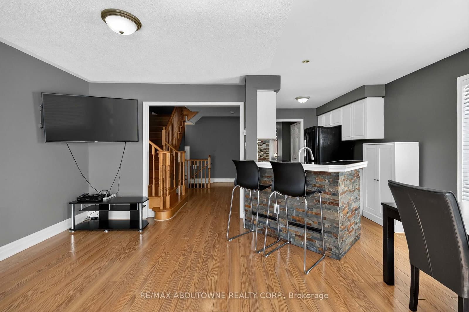 5233 Thornburn Drive thumbnail 14