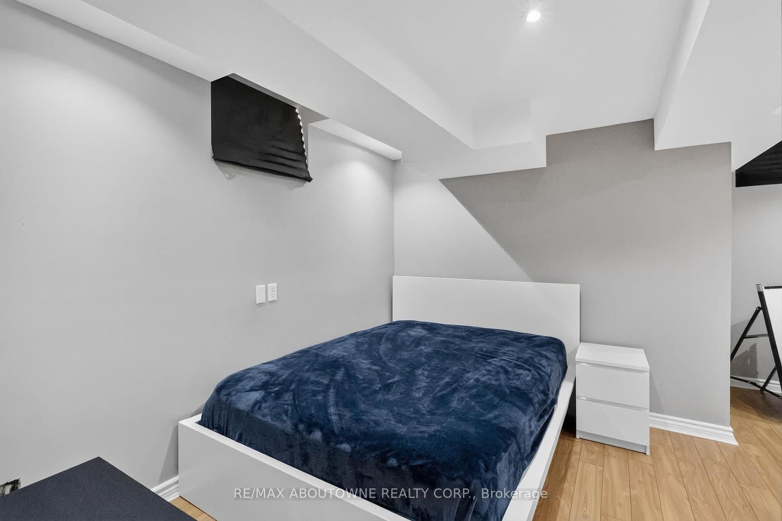 5233 Thornburn Drive thumbnail 32
