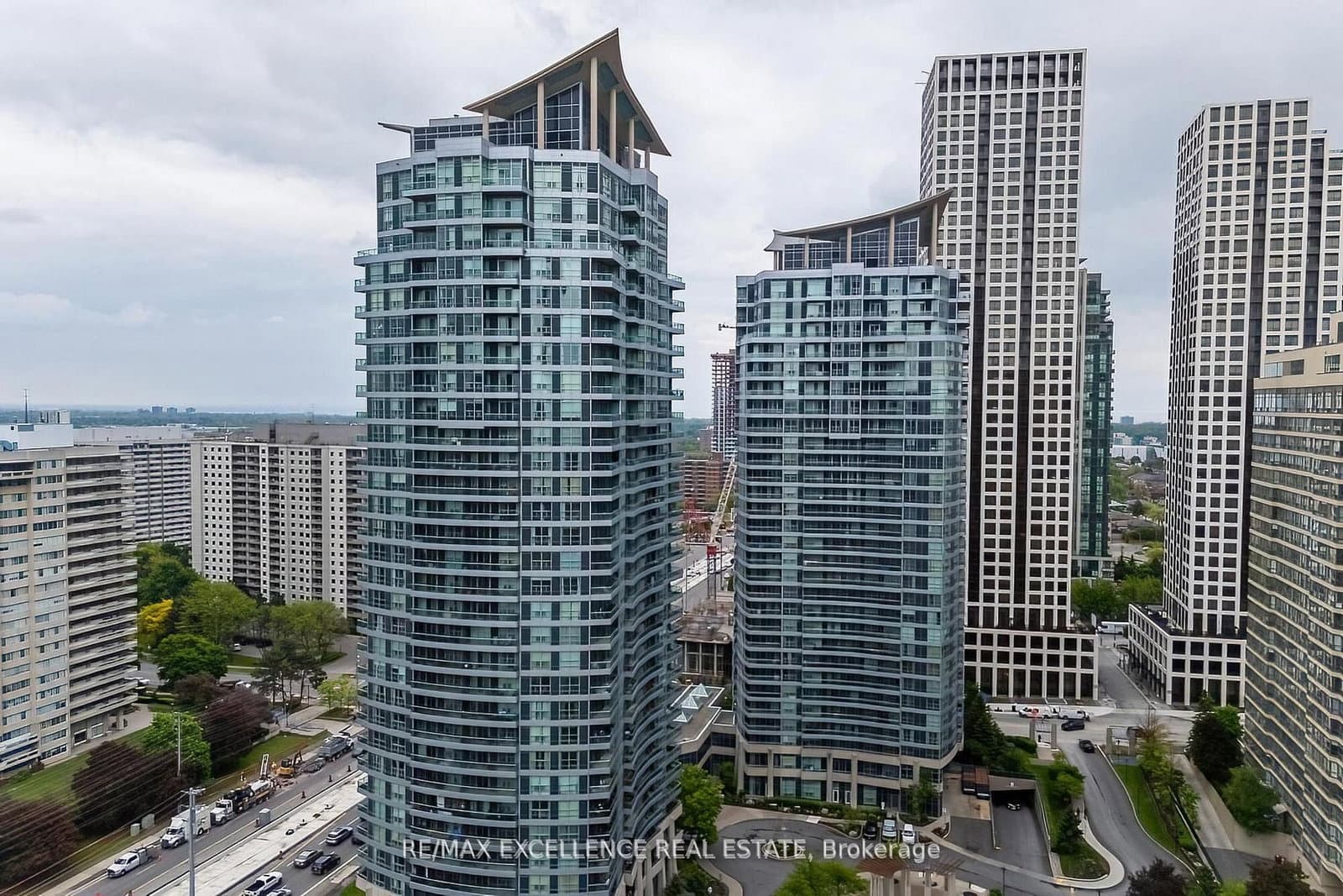 33 Elm Drive, Unit 2102 thumbnail 2