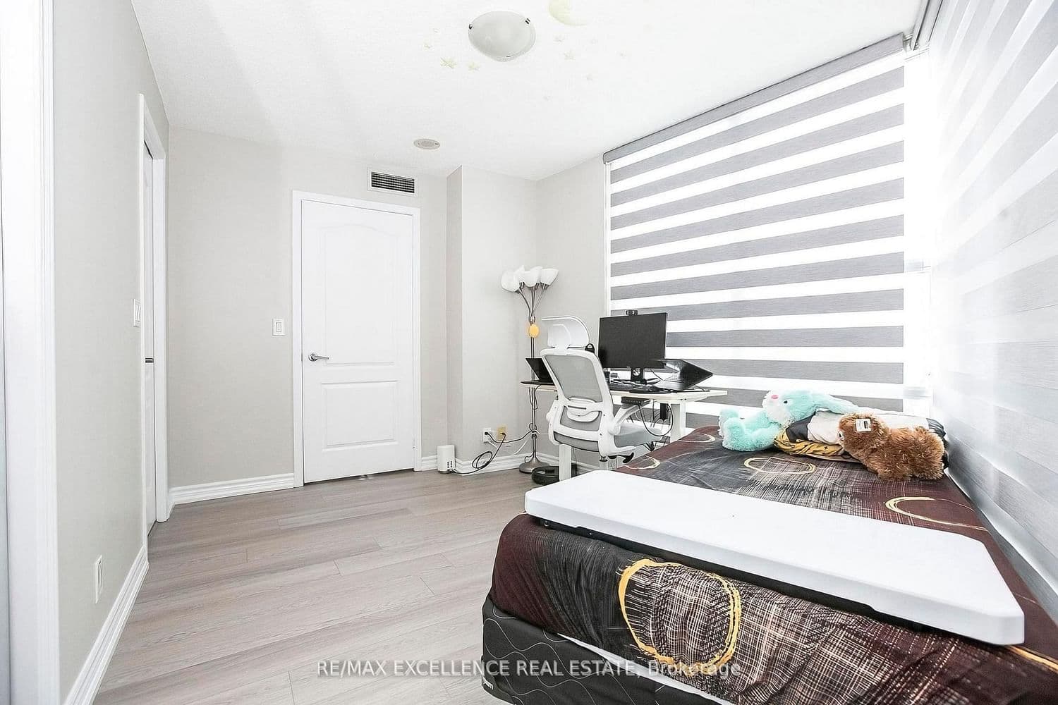 33 Elm Drive, Unit 2102 thumbnail 24