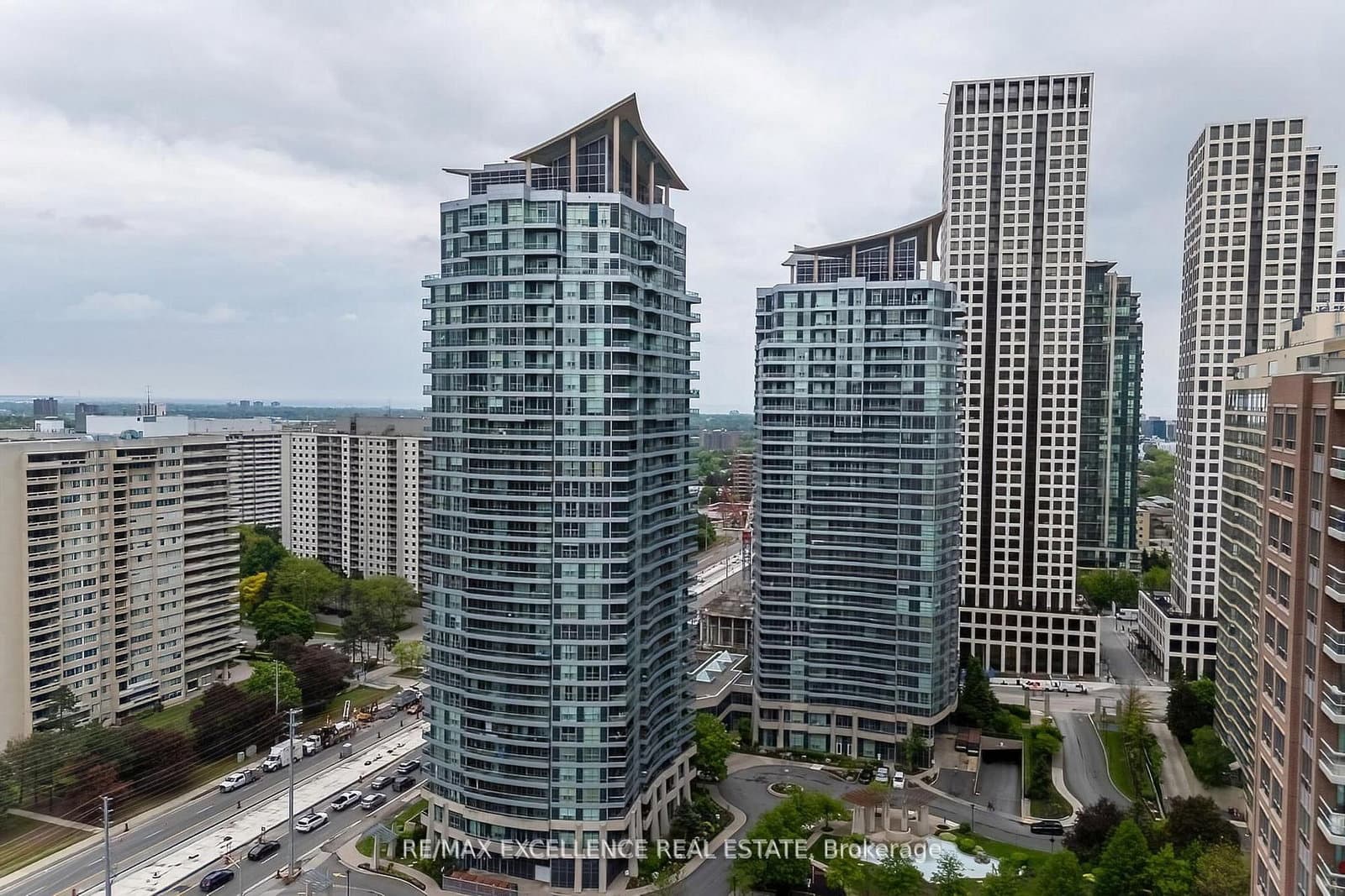 33 Elm Drive, Unit 2102 thumbnail 4