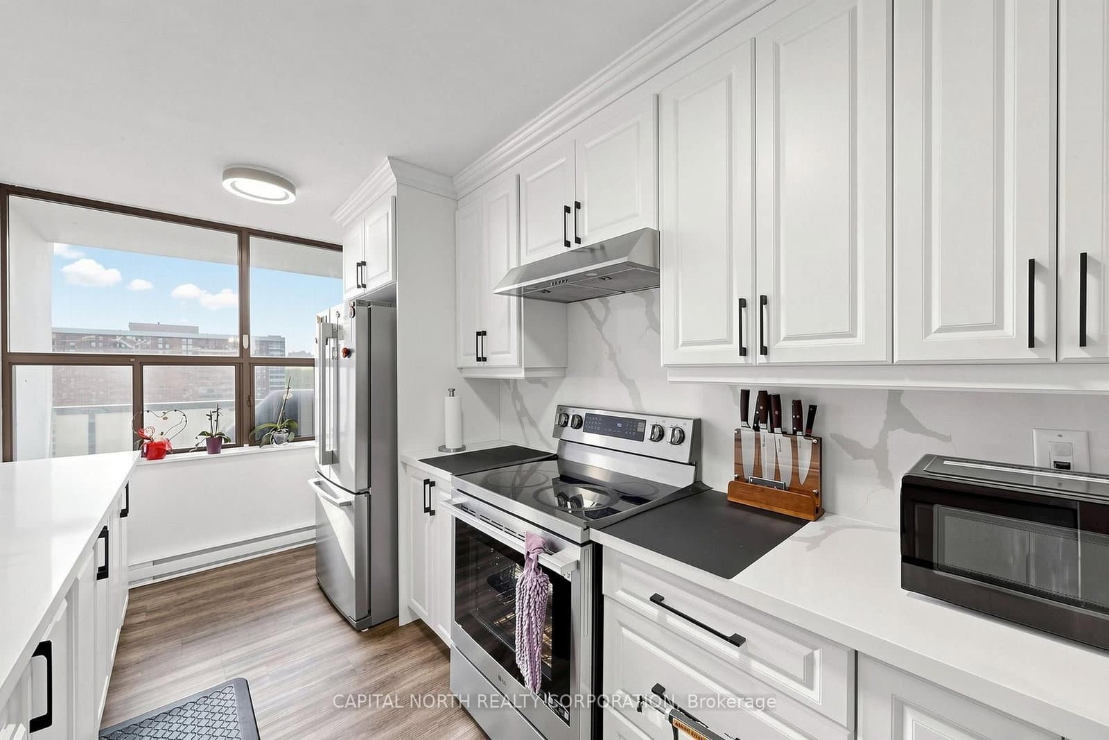 21 Knightsbridge Road, Unit 1502 thumbnail 12
