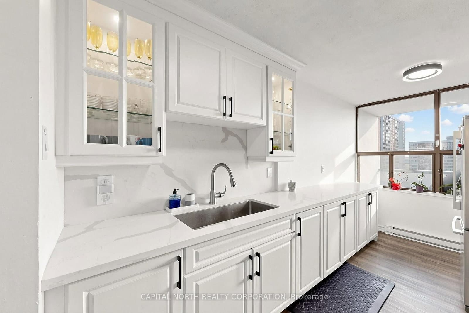 21 Knightsbridge Road, Unit 1502 thumbnail 14