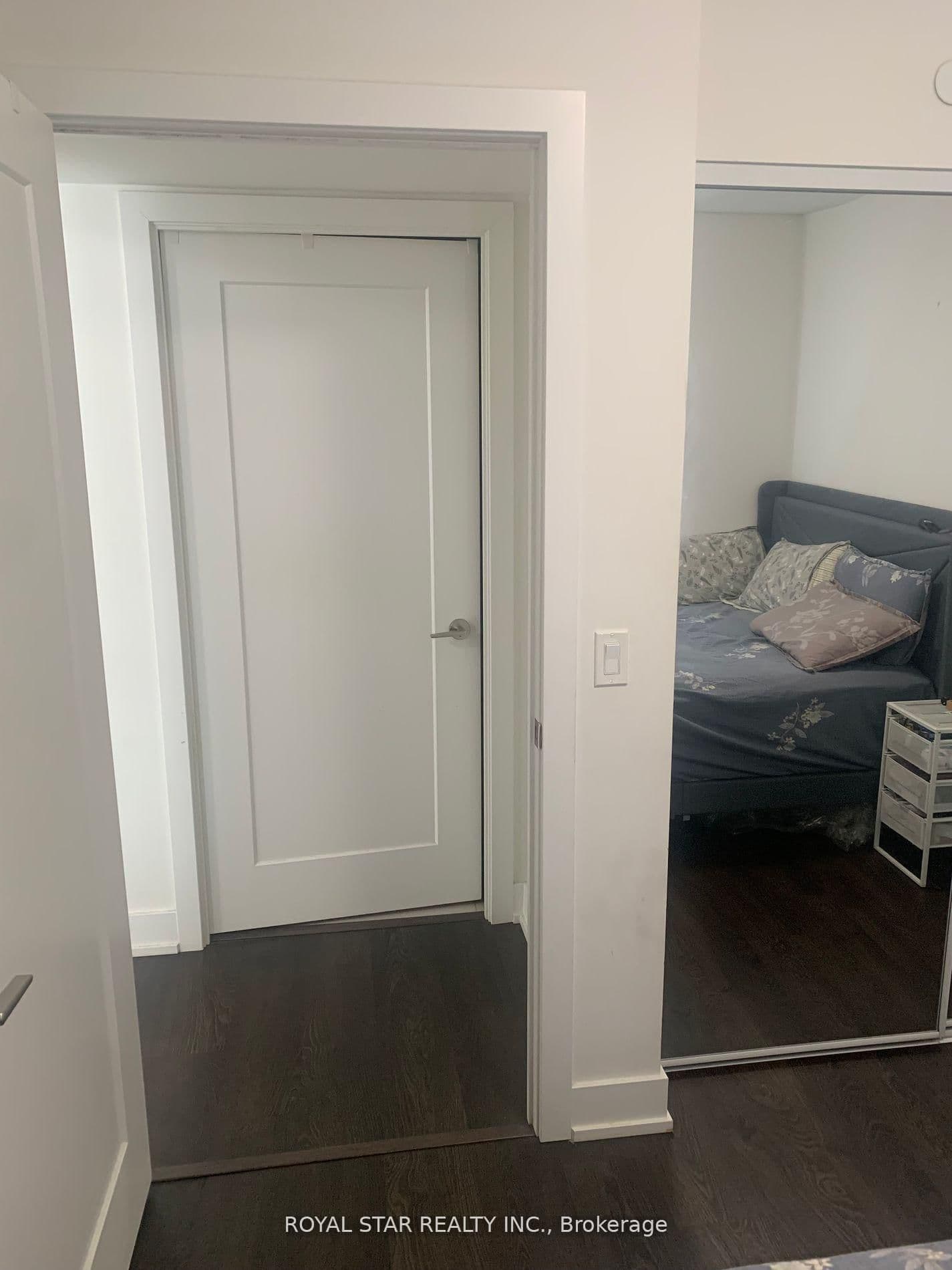 7 Mabelle Avenue, Unit 2010 thumbnail 28