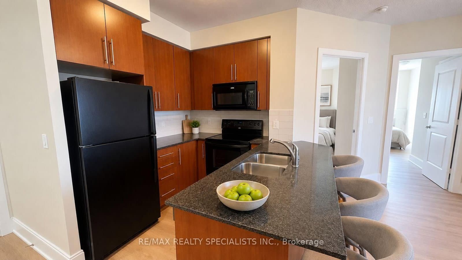 330 Burnhamthorpe Road W, Unit 2702 thumbnail 2