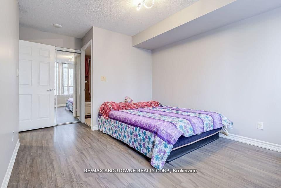 310 Burnhamthorpe Road W, Unit 401 thumbnail 21
