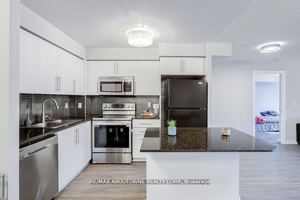 310 Burnhamthorpe Road W, Unit 401 thumbnail 4