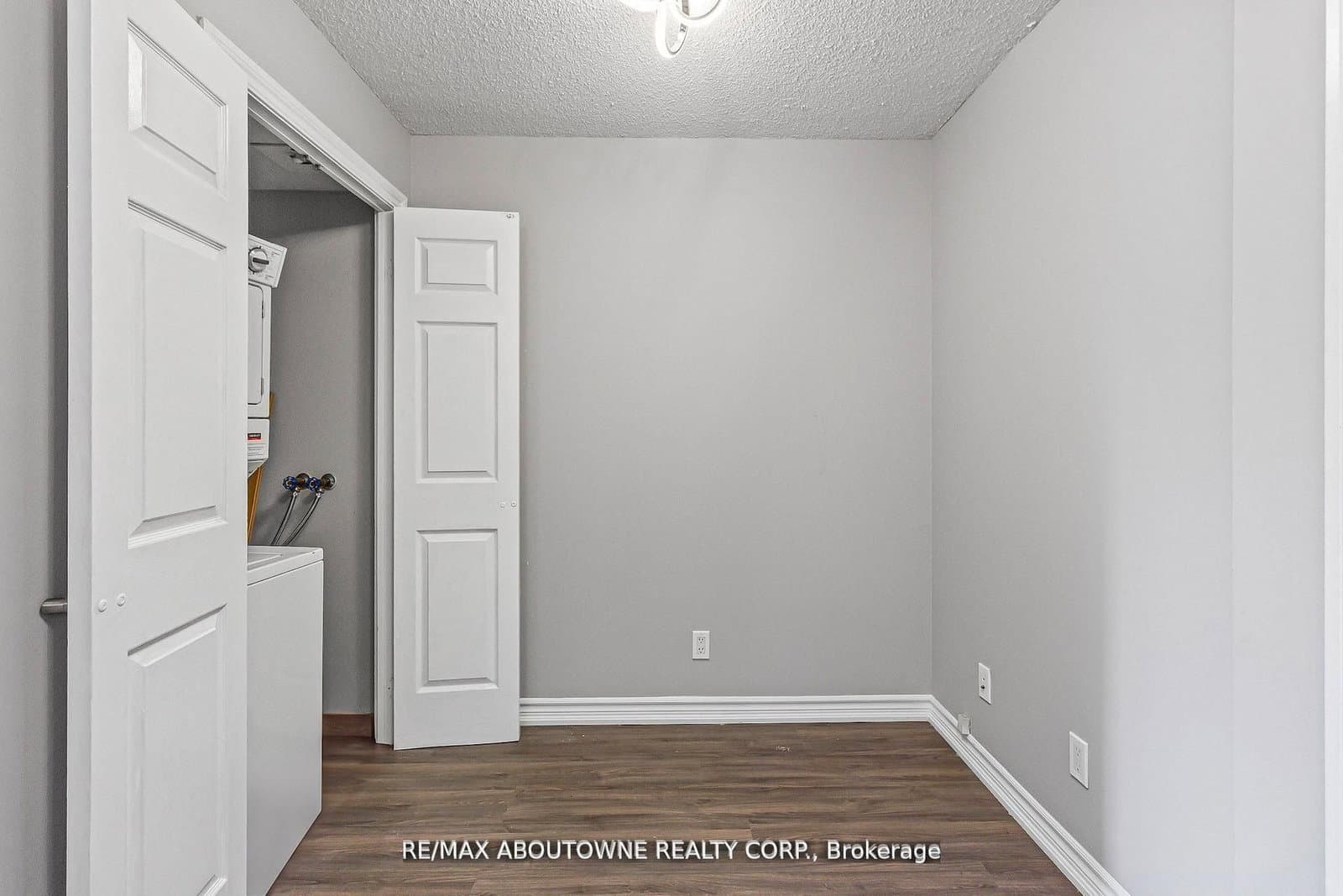 310 Burnhamthorpe Road W, Unit 401 thumbnail 6
