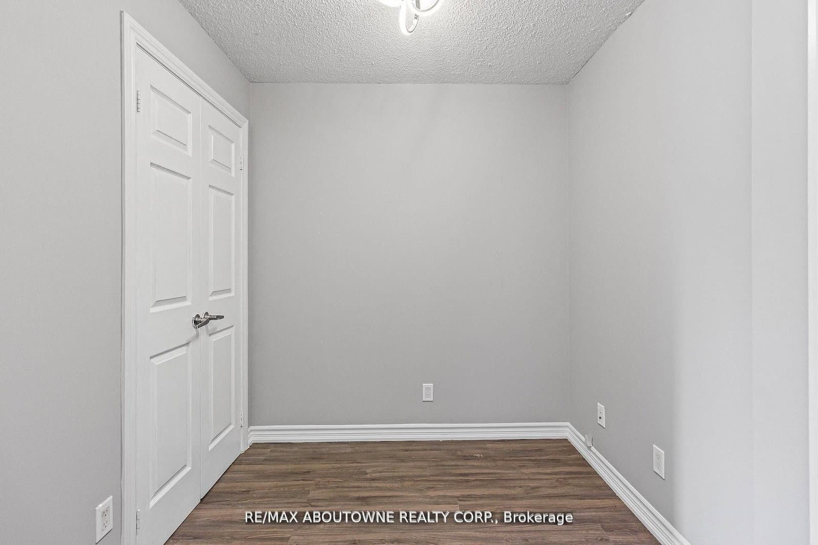 310 Burnhamthorpe Road W, Unit 401 thumbnail 7