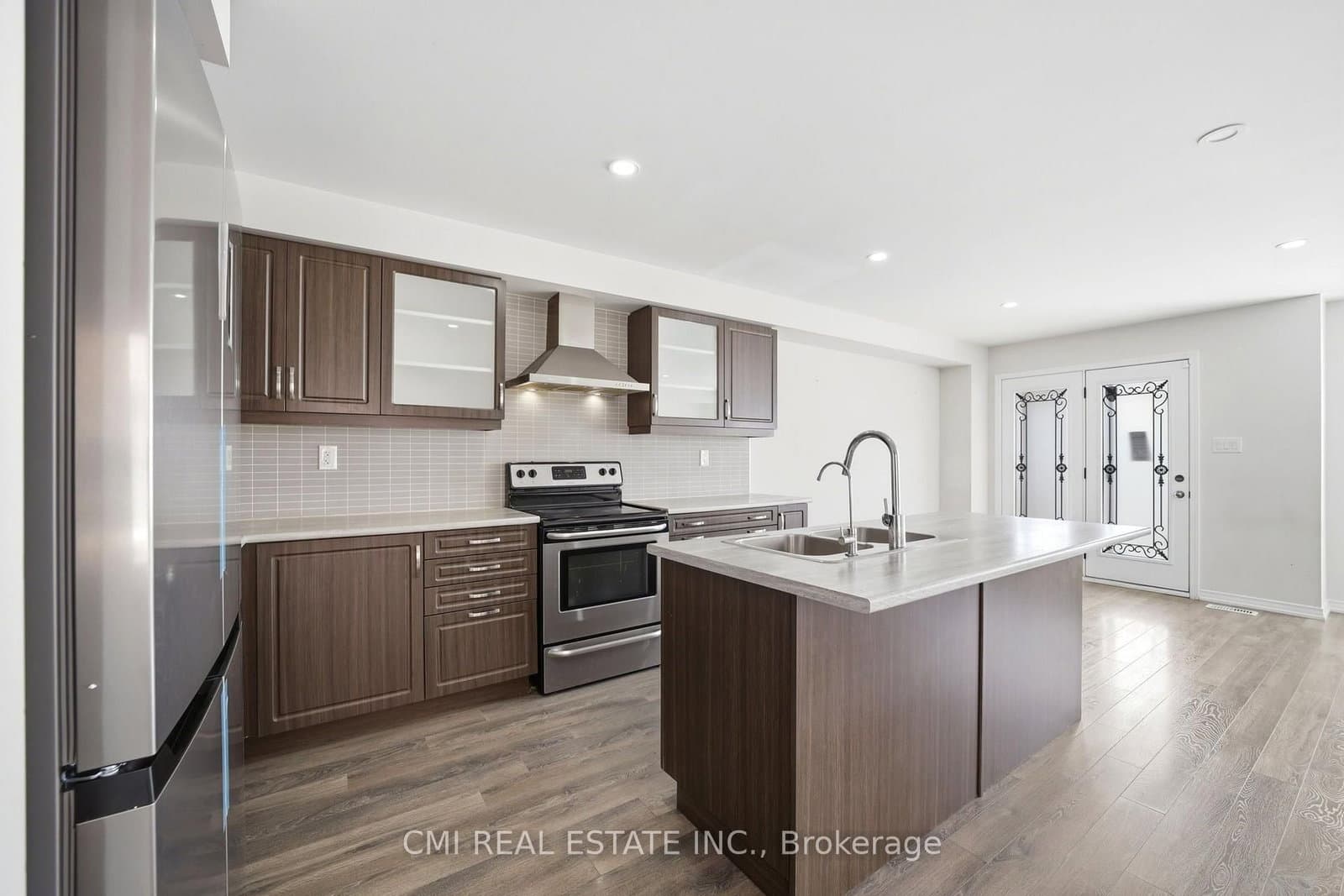 162 Golden Springs Drive thumbnail 9