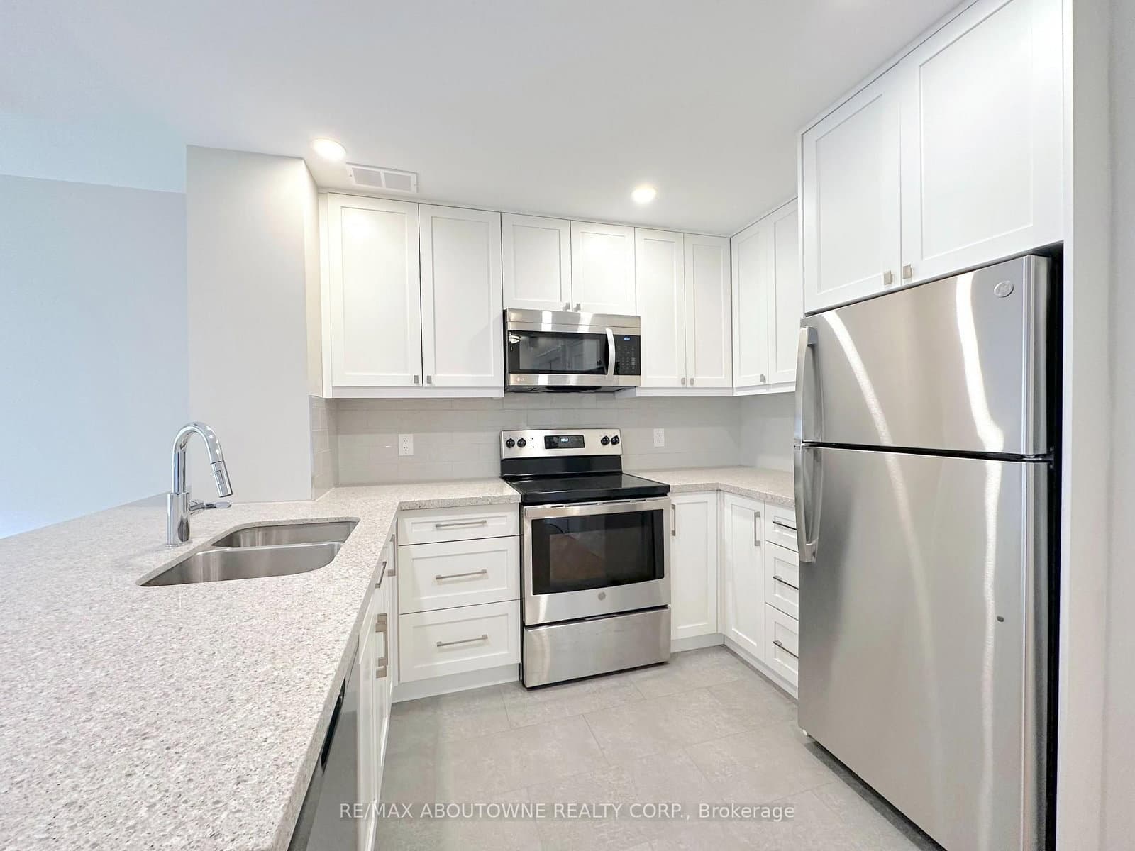 135 Allan Street, Unit 306 thumbnail 6