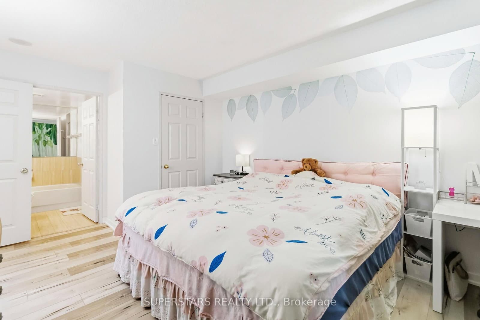 30 Malta Avenue, Unit 1702 thumbnail 3