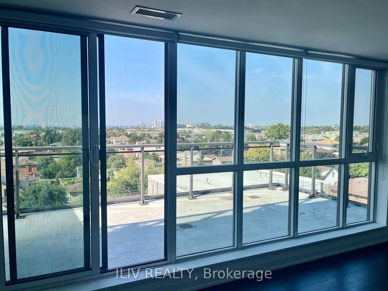 16 McAdam Avenue, Unit 605 thumbnail 9