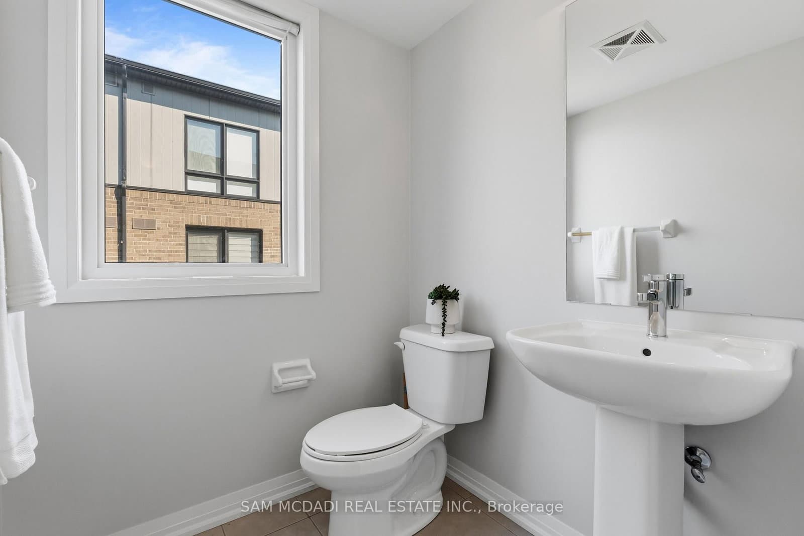 1208 Main Street E, Unit 201 thumbnail 9