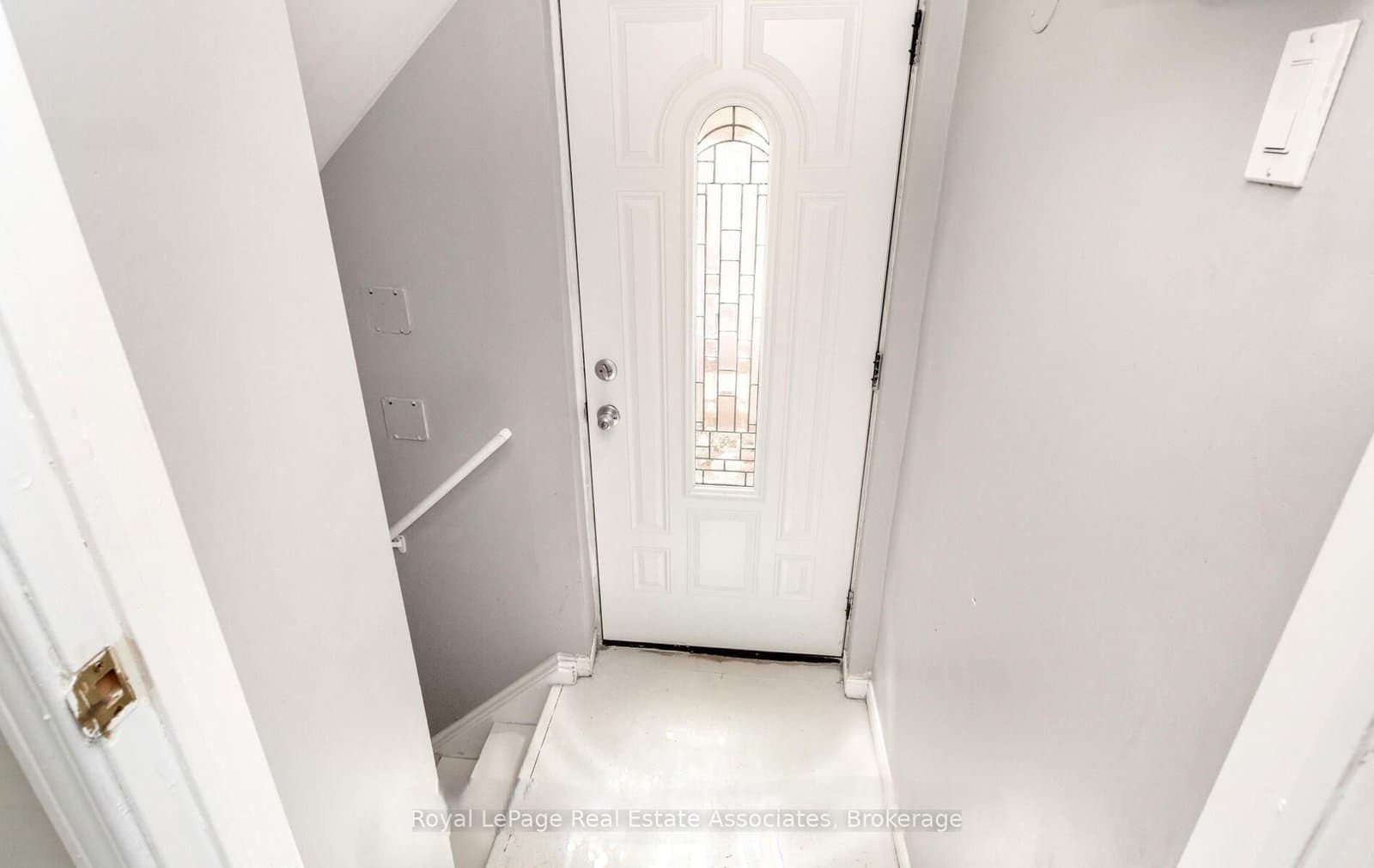 116 Lake Louise Drive, Unit Lower thumbnail 3