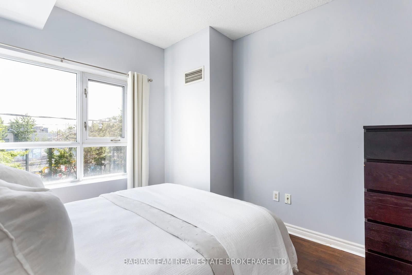 2495 Dundas Street West Street, Unit 307 thumbnail 18