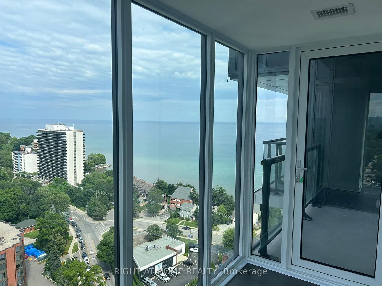 370 Martha Street, Unit 1902 thumbnail 28