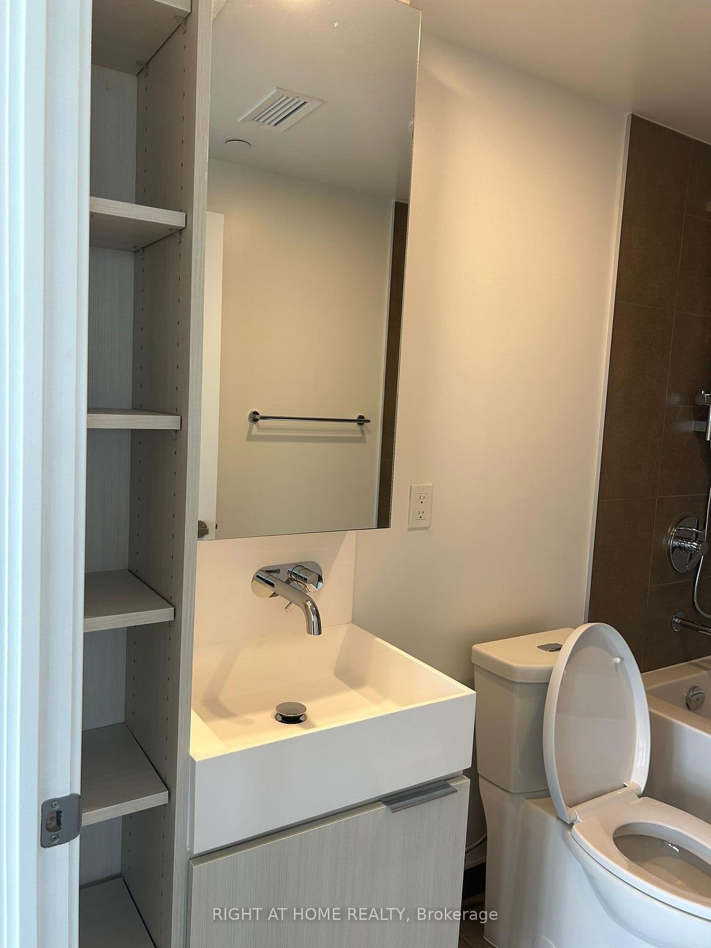 370 Martha Street, Unit 1902 thumbnail 36