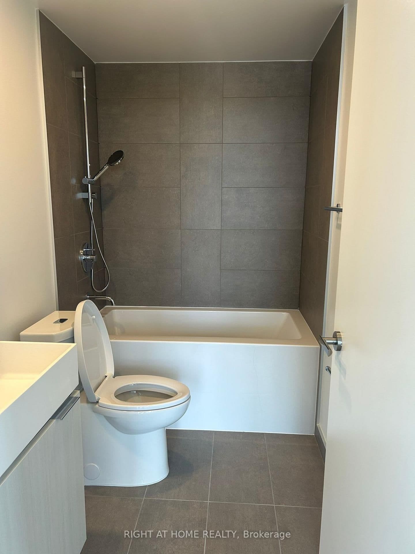 370 Martha Street, Unit 1902 thumbnail 37