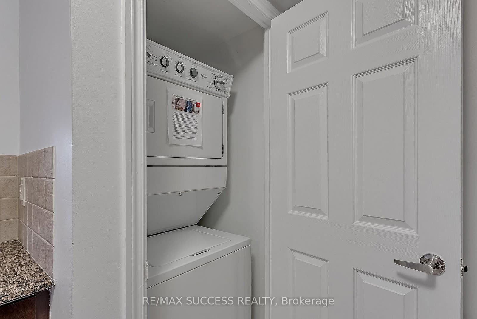 310 Burnhamthorpe Road W, Unit 203 thumbnail 4