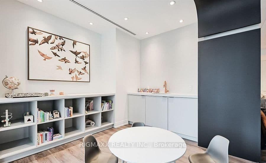 556 Marlee Avenue W, Unit 521 thumbnail 13