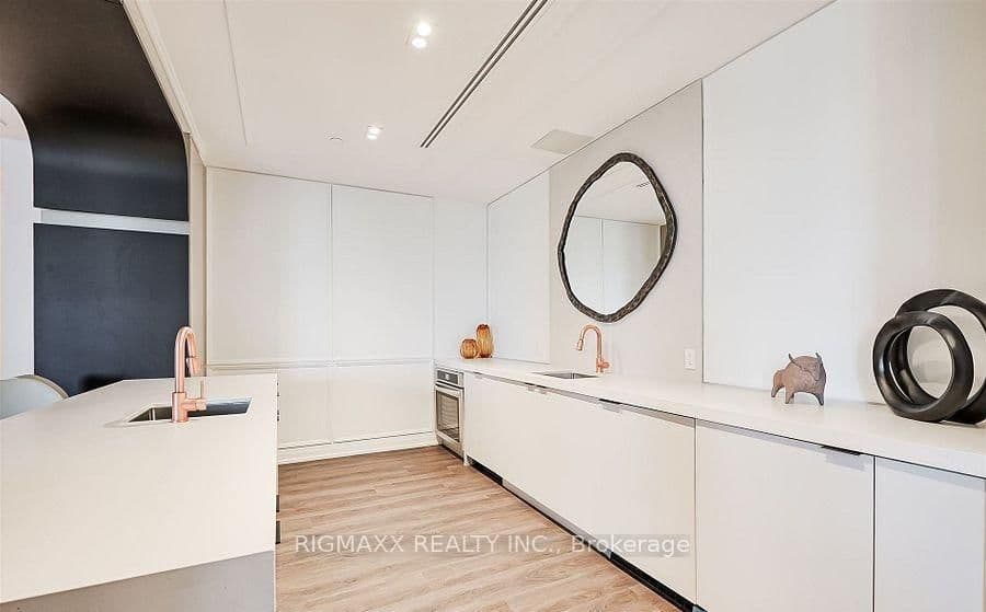 556 Marlee Avenue W, Unit 521 thumbnail 19