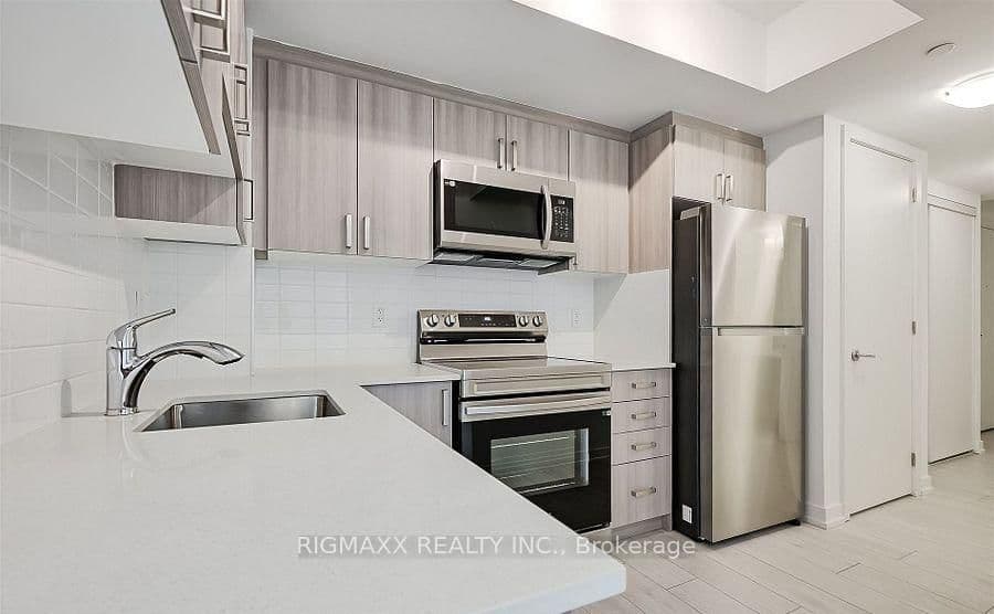 556 Marlee Avenue W, Unit 521 thumbnail 2