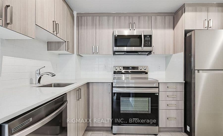 556 Marlee Avenue W, Unit 521 thumbnail 3